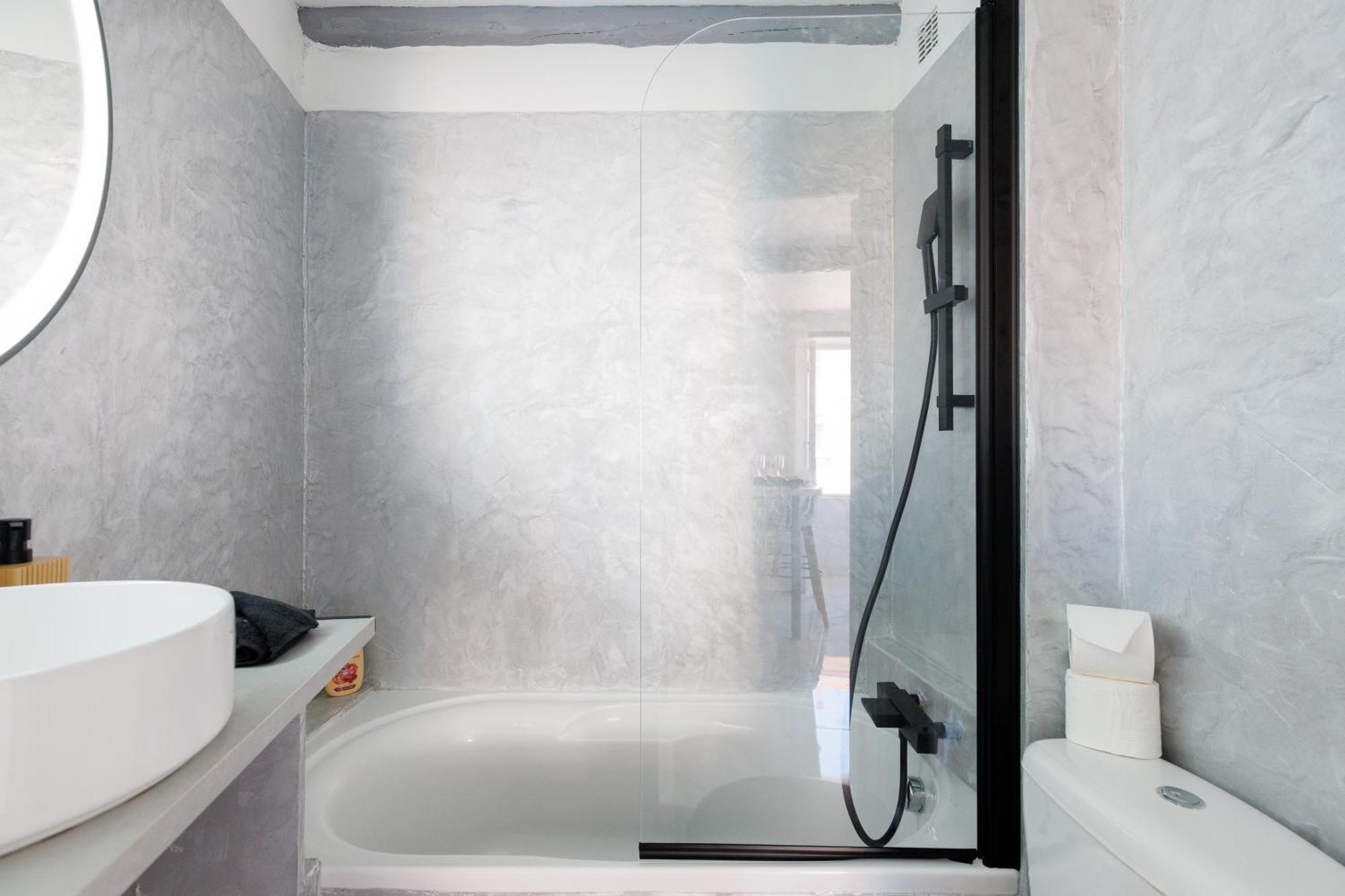 Renoveted - - Ac * Cannes